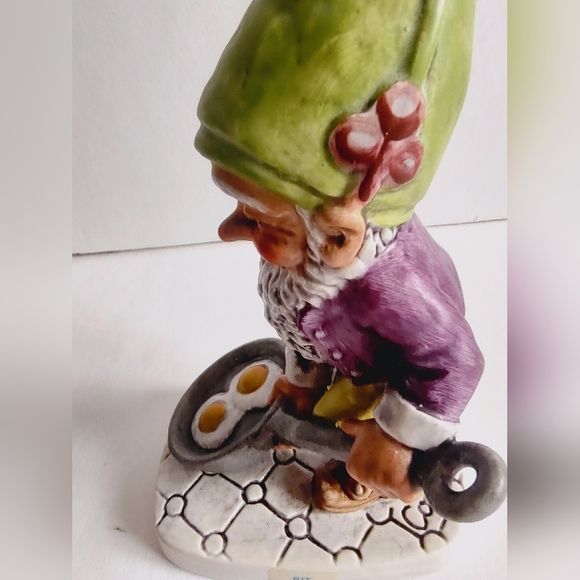 Goebel Vintage Gnome Well 503 Co Boy Bit The Bachelor Frying Eggs Figurine 1970 - Picture 5 of 16
